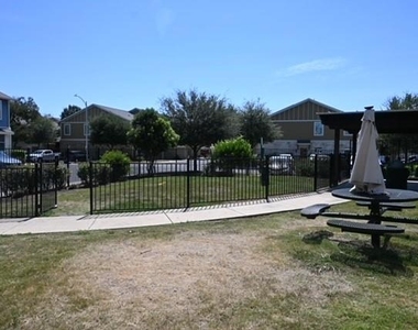 516 E Slaughter Ln - Photo Thumbnail 24