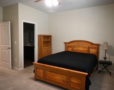 516 E Slaughter Ln - Photo Thumbnail 12