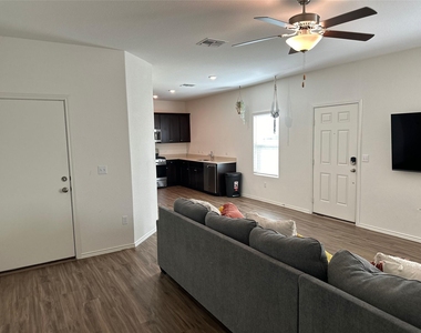 3504 Lodgepole Dr - Photo Thumbnail 11