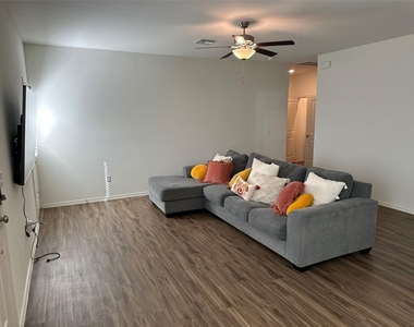 3504 Lodgepole Dr - Photo Thumbnail 8