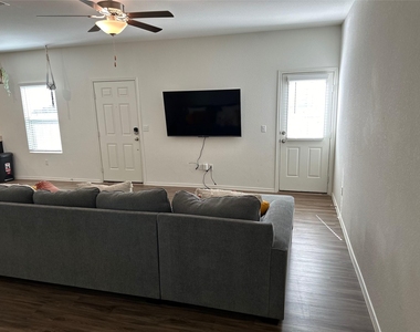 3504 Lodgepole Dr - Photo Thumbnail 10