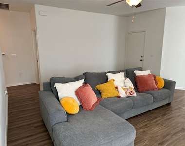 3504 Lodgepole Dr - Photo Thumbnail 9
