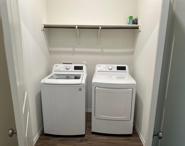 3504 Lodgepole Dr - Photo Thumbnail 2