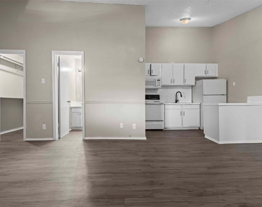 1302 Parker Ln - Photo Thumbnail 7