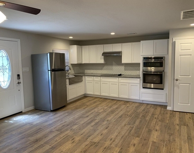 1002 Adventure Ln - Photo Thumbnail 21
