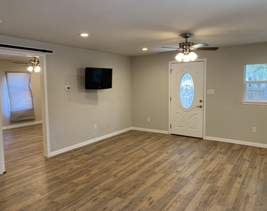 1002 Adventure Ln - Photo Thumbnail 23
