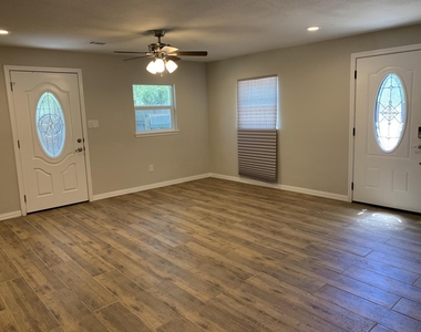 1002 Adventure Ln - Photo Thumbnail 29