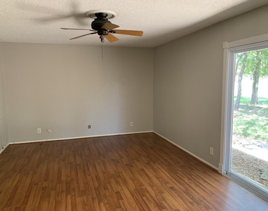 1002 Adventure Ln - Photo Thumbnail 14
