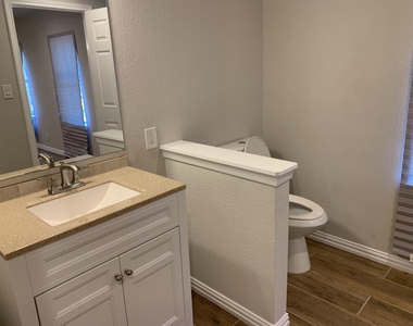 1002 Adventure Ln - Photo Thumbnail 26