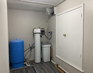 1002 Adventure Ln - Photo Thumbnail 12