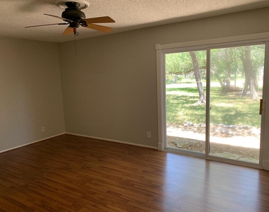 1002 Adventure Ln - Photo Thumbnail 13
