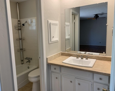 1002 Adventure Ln - Photo Thumbnail 15