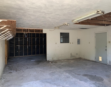 1002 Adventure Ln - Photo Thumbnail 33