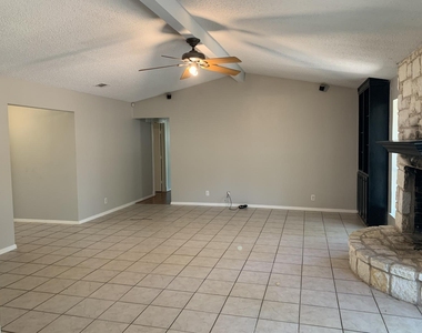 1002 Adventure Ln - Photo Thumbnail 4