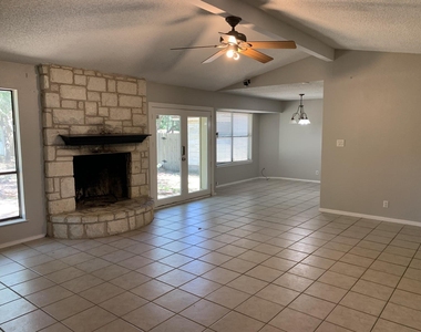 1002 Adventure Ln - Photo Thumbnail 3