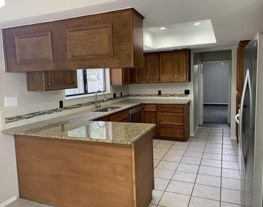 1002 Adventure Ln - Photo Thumbnail 6