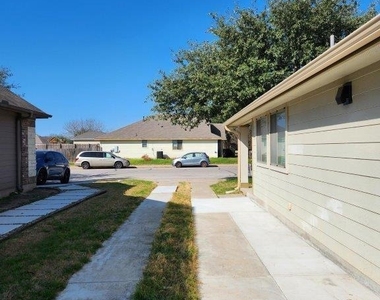 4509 Halliday Ave - Photo Thumbnail 17