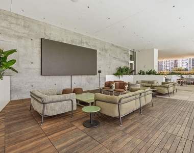 301 West Ave - Photo Thumbnail 21