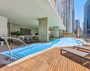 301 West Ave - Photo Thumbnail 20