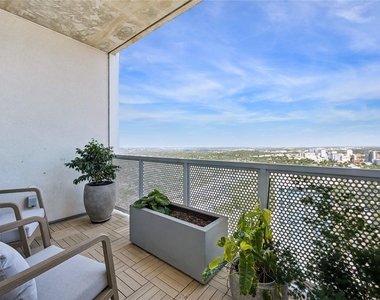 301 West Ave - Photo Thumbnail 19