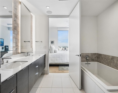 301 West Ave - Photo Thumbnail 9