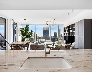 301 West Ave - Photo Thumbnail 5