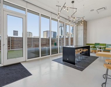 301 West Ave - Photo Thumbnail 23