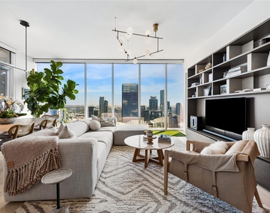 301 West Ave - Photo Thumbnail 2