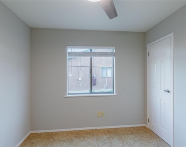 2003 Castle Gate Cir - Photo Thumbnail 19