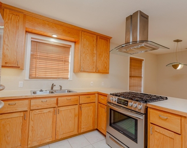4501 Caswell Ave - Photo Thumbnail 7