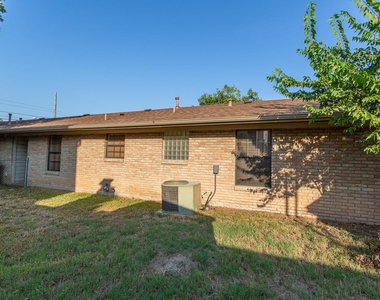 4501 Caswell Ave - Photo Thumbnail 17