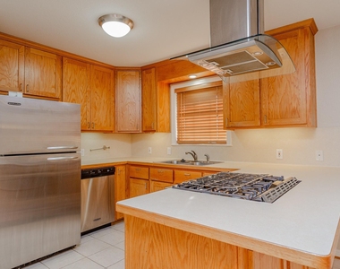 4501 Caswell Ave - Photo Thumbnail 5