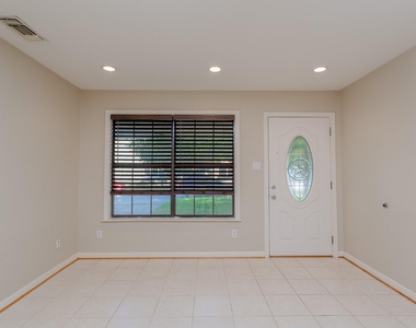 4501 Caswell Ave - Photo Thumbnail 4