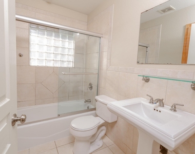 4501 Caswell Ave - Photo Thumbnail 10