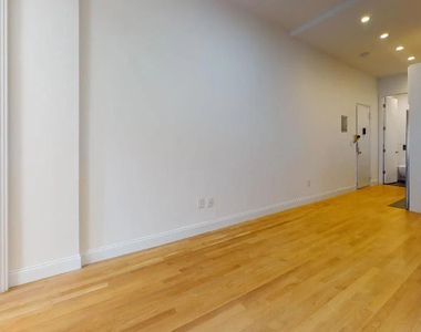 405 West 50th Street - Photo Thumbnail 5