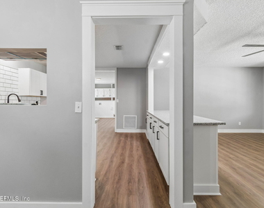 350 N 6th Street - Photo Thumbnail 25