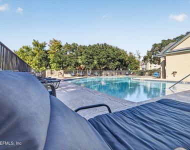13703 Richmond Park Drive N - Photo Thumbnail 45