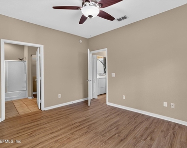 13703 Richmond Park Drive N - Photo Thumbnail 25