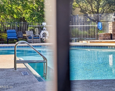 13703 Richmond Park Drive N - Photo Thumbnail 41
