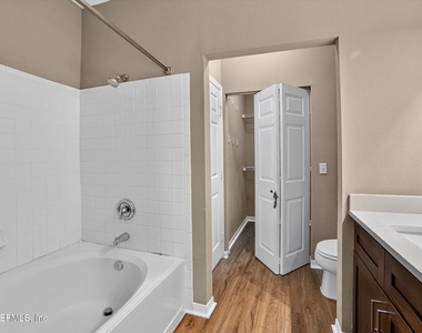 13703 Richmond Park Drive N - Photo Thumbnail 19