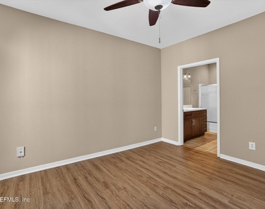 13703 Richmond Park Drive N - Photo Thumbnail 24