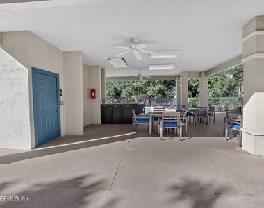 13703 Richmond Park Drive N - Photo Thumbnail 46