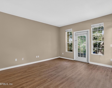 13703 Richmond Park Drive N - Photo Thumbnail 3