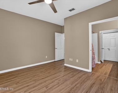 13703 Richmond Park Drive N - Photo Thumbnail 18