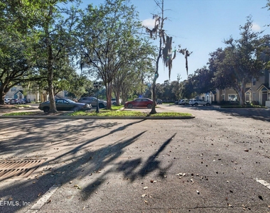 13703 Richmond Park Drive N - Photo Thumbnail 51