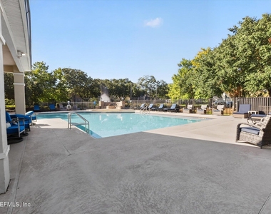 13703 Richmond Park Drive N - Photo Thumbnail 42