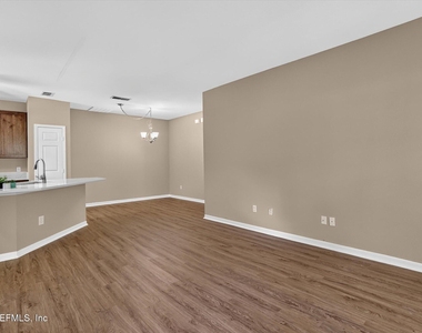 13703 Richmond Park Drive N - Photo Thumbnail 8