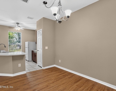 13703 Richmond Park Drive N - Photo Thumbnail 9