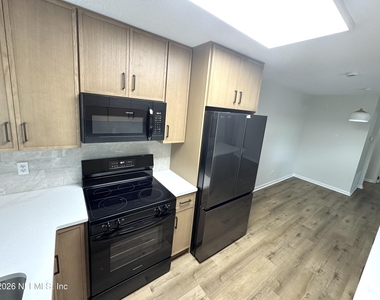 1109 Nantucket Avenue - Photo Thumbnail 8