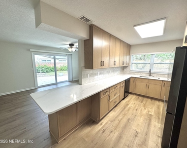 1109 Nantucket Avenue - Photo Thumbnail 6